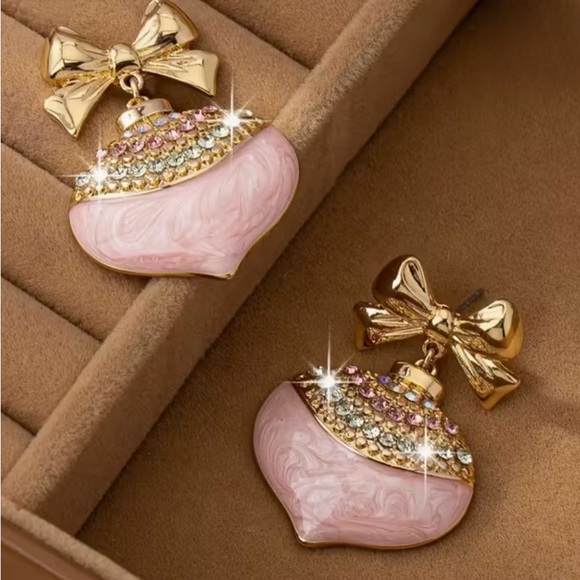 The Queen’s JewelBox Jewelry - Chic Gold and Pink Bow Earrings